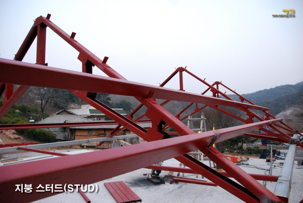 소구리하우스 C형강 골조공사 지붕트러스(TRUSS)와 스터드(STUD)